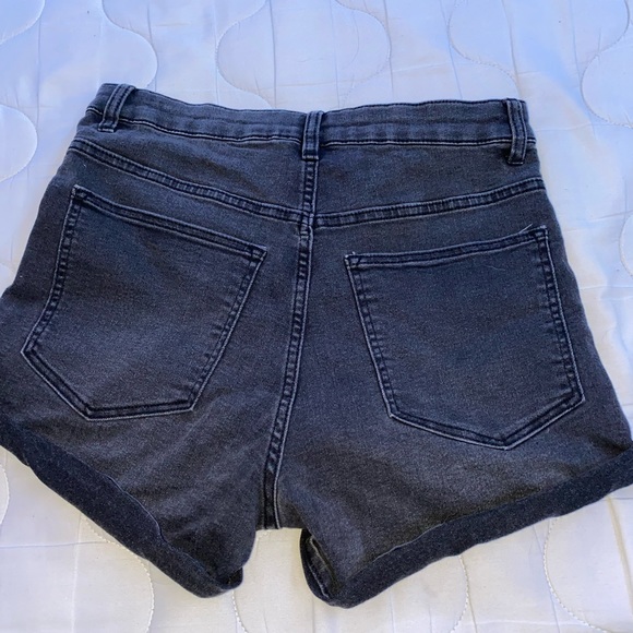 H&M jean shorts - Picture 2 of 3